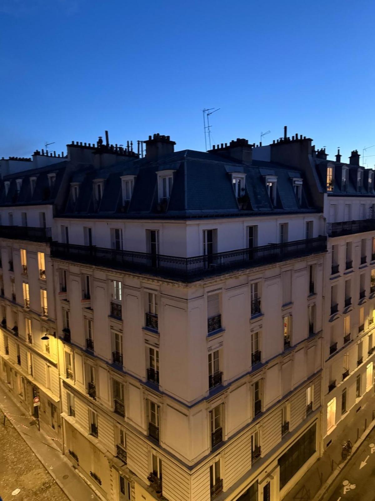 Apartment With Eiffel Tower View Paris