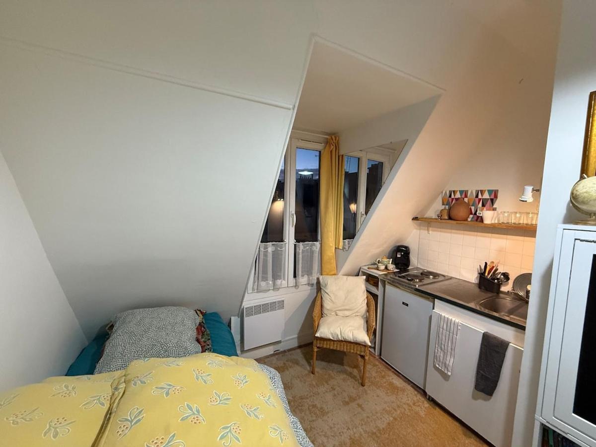 Apartment With Eiffel Tower View *